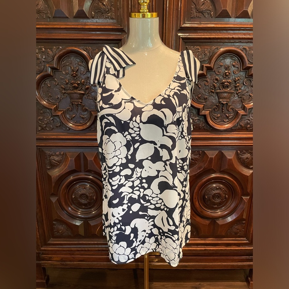 NWT CAbi 5731 Shoulder Tie Top Bubble Flowers Black White Floral Stripe Tank